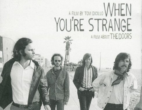 "When you’re strange" ofrece una visión única de los Doors